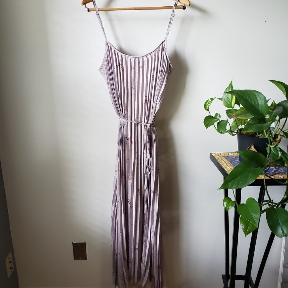 NWT ELIZABETH CROSBY ACCORDION FLORAL DRESS M